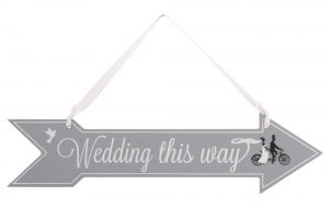 wedding-this-way-bicycle-wooden-sign