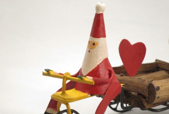 bicycle-christmas-decoration-santa-hearts