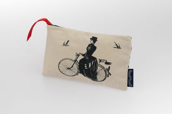 bicycle-purse-chase-and-wonder